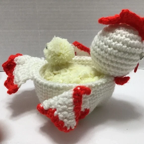 Crochet Chicken with baby chick - Picture 4 of 8